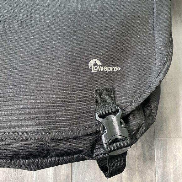 Lowepro Passport Messenger Camera Laptop Computer Bag Carrier Travel Black - Picture 3 of 7
